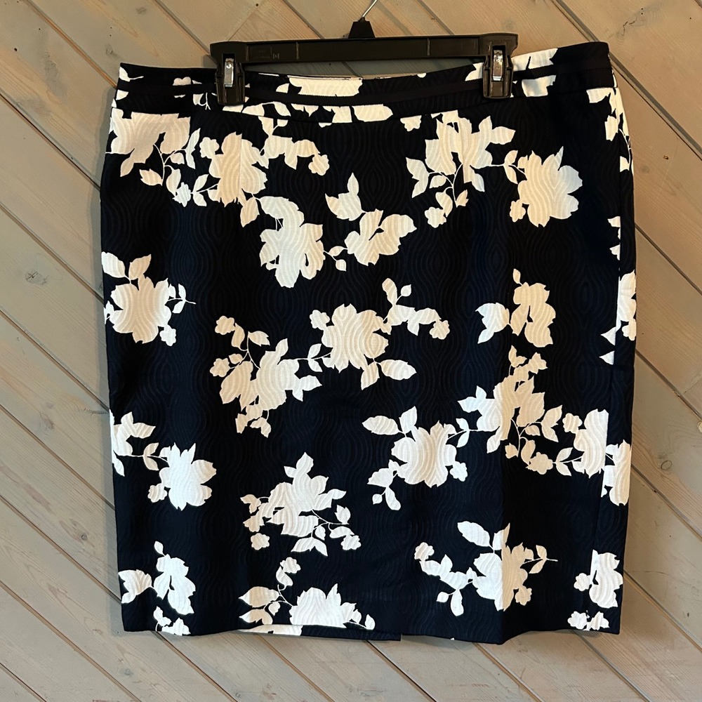 Talbots Woman Floral Pencil Skirt Navy Blue White Textured Jacquard Size 14W